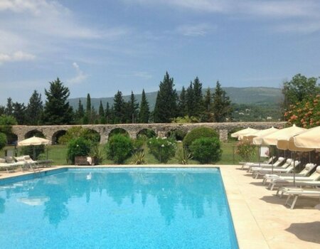 CHARMING HOTEL RESTAURANT IN PROVENCE