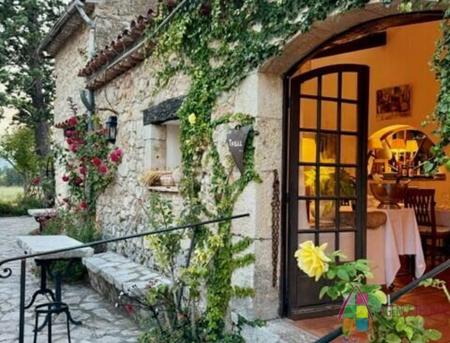 CHARMING HOTEL RESTAURANT IN PROVENCE