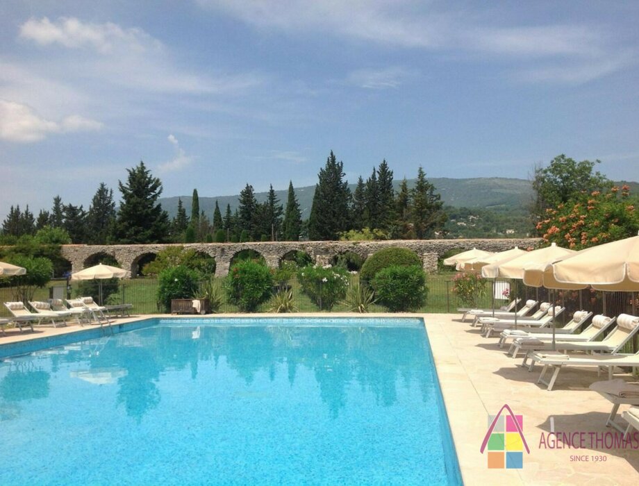 CHARMING HOTEL RESTAURANT IN PROVENCE