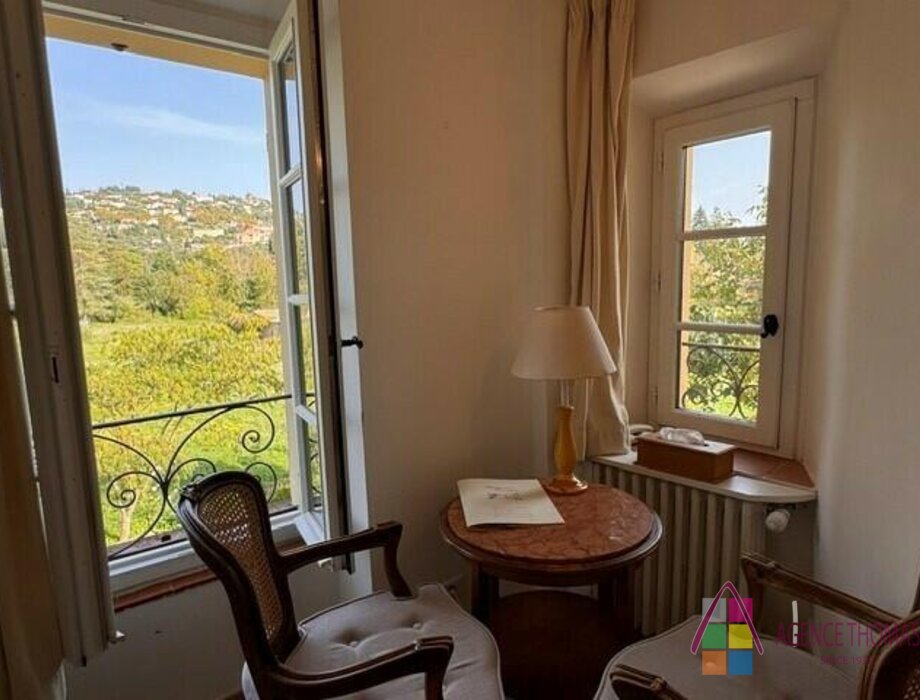 CHARMING HOTEL RESTAURANT IN PROVENCE