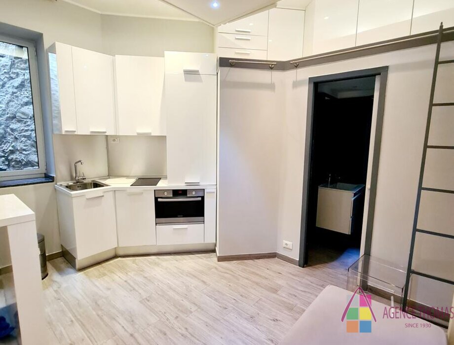 STUDIO IN "PRINCES" BUILDING