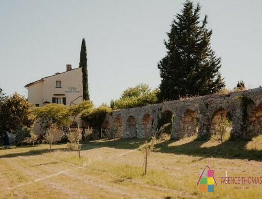 CHARMING HOTEL RESTAURANT IN PROVENCE