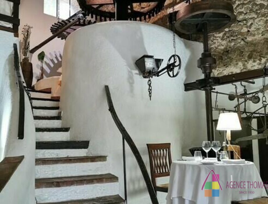 CHARMING HOTEL RESTAURANT IN PROVENCE